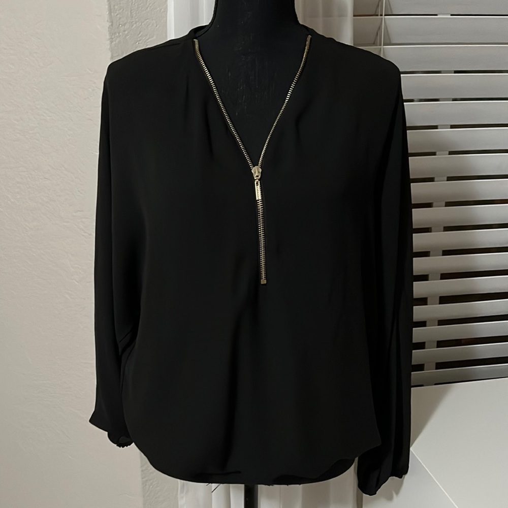 Tahari Black Zipper Blouse, size medium